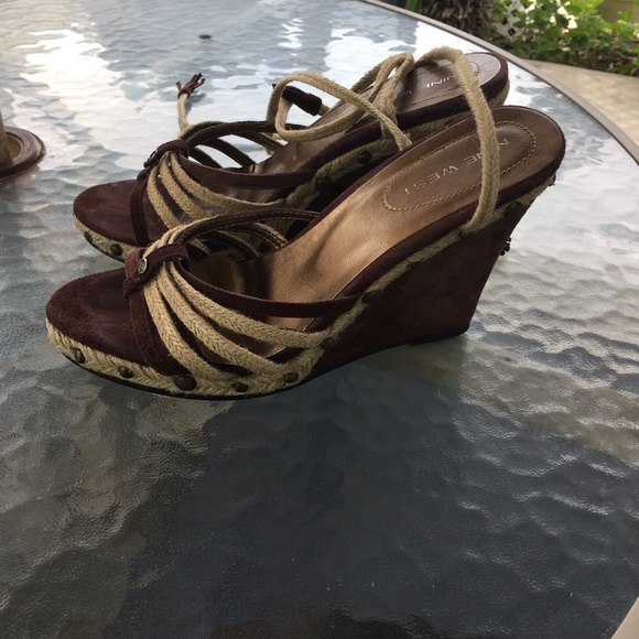 🎉4XHP🎉 EUC Nine West Tie Wedges - Picture 2 of 7